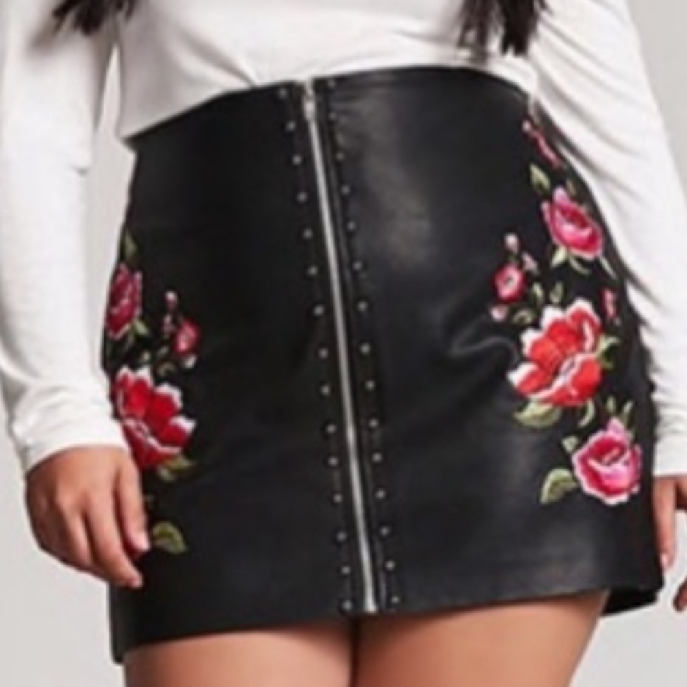 Leather skirt with flower appliques Fits a 2x